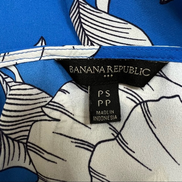 Banana Republic Blouse 3 for $20 - Picture 3 of 3